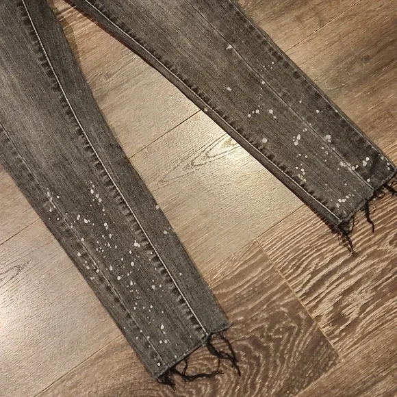 Levi's Skinny Jeans in Washed Black with Paint-Splatter Detail - Picture 4 of 8